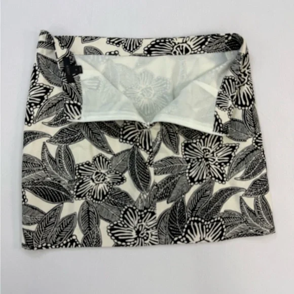 J.CREW BLACK AND CREAM SKIRT. Preloved, excellent condition. - Picture 3 of 4